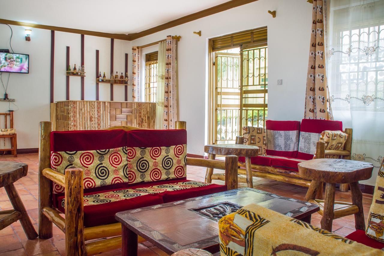 Queen Elizabeth Pvt Lodge Kichwamba Esterno foto