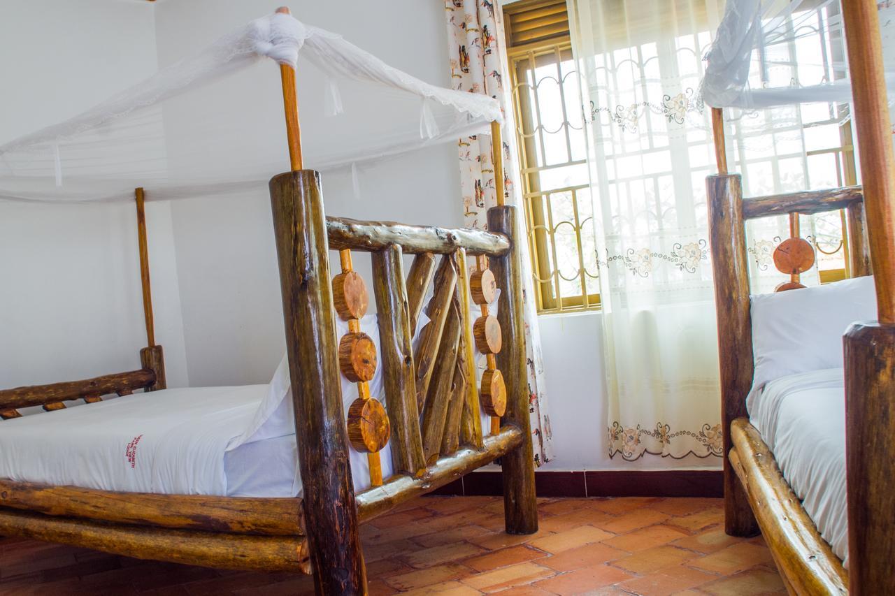 Queen Elizabeth Pvt Lodge Kichwamba Esterno foto