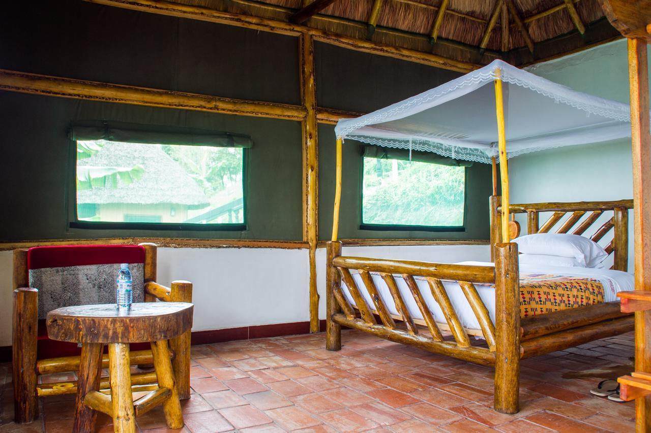 Queen Elizabeth Pvt Lodge Kichwamba Esterno foto