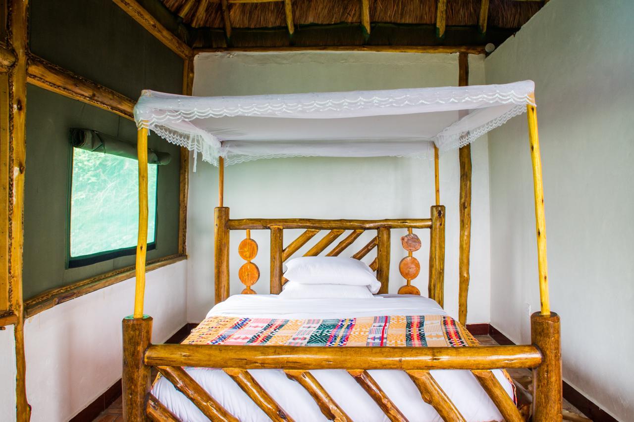 Queen Elizabeth Pvt Lodge Kichwamba Esterno foto