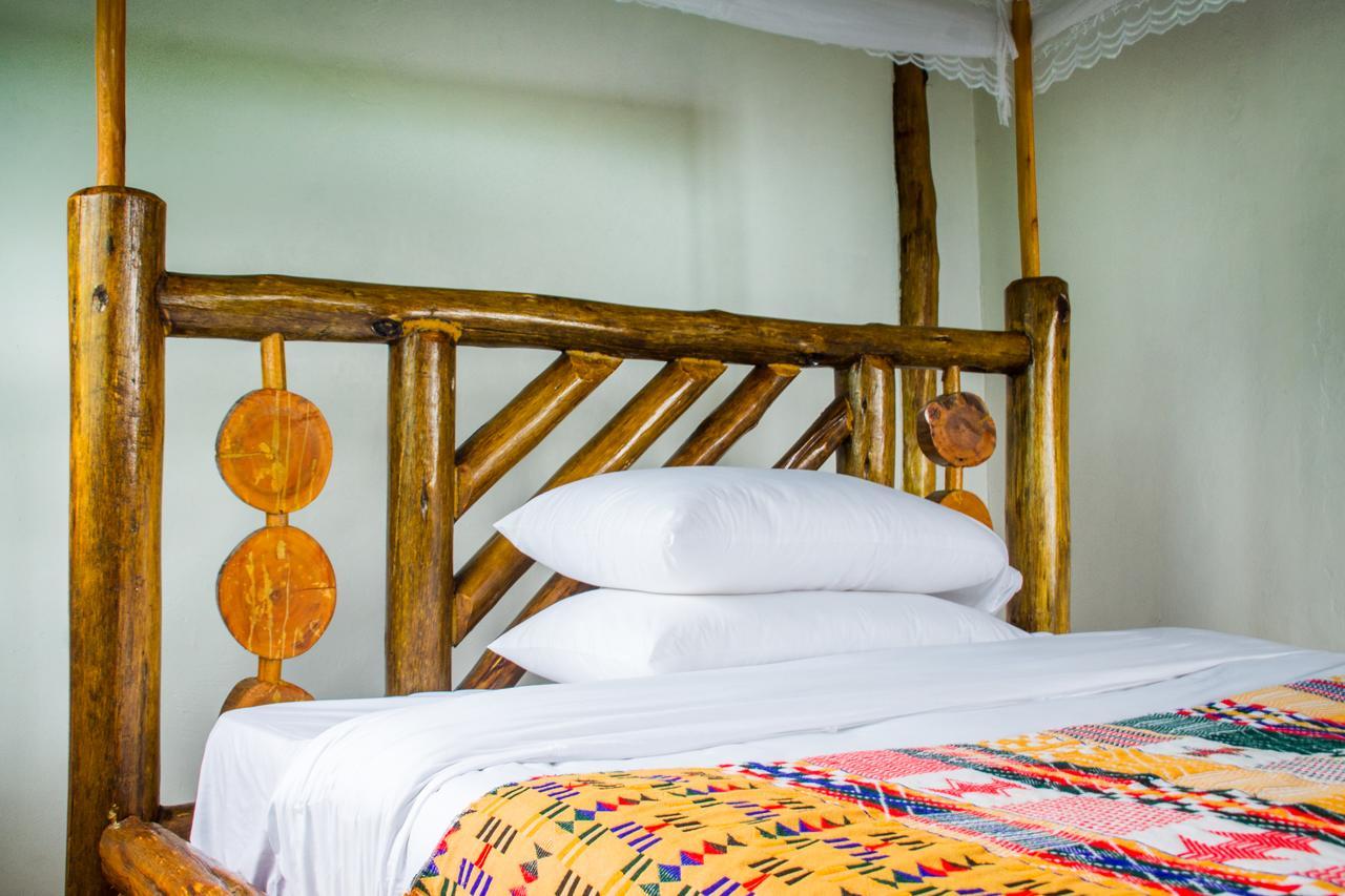 Queen Elizabeth Pvt Lodge Kichwamba Esterno foto